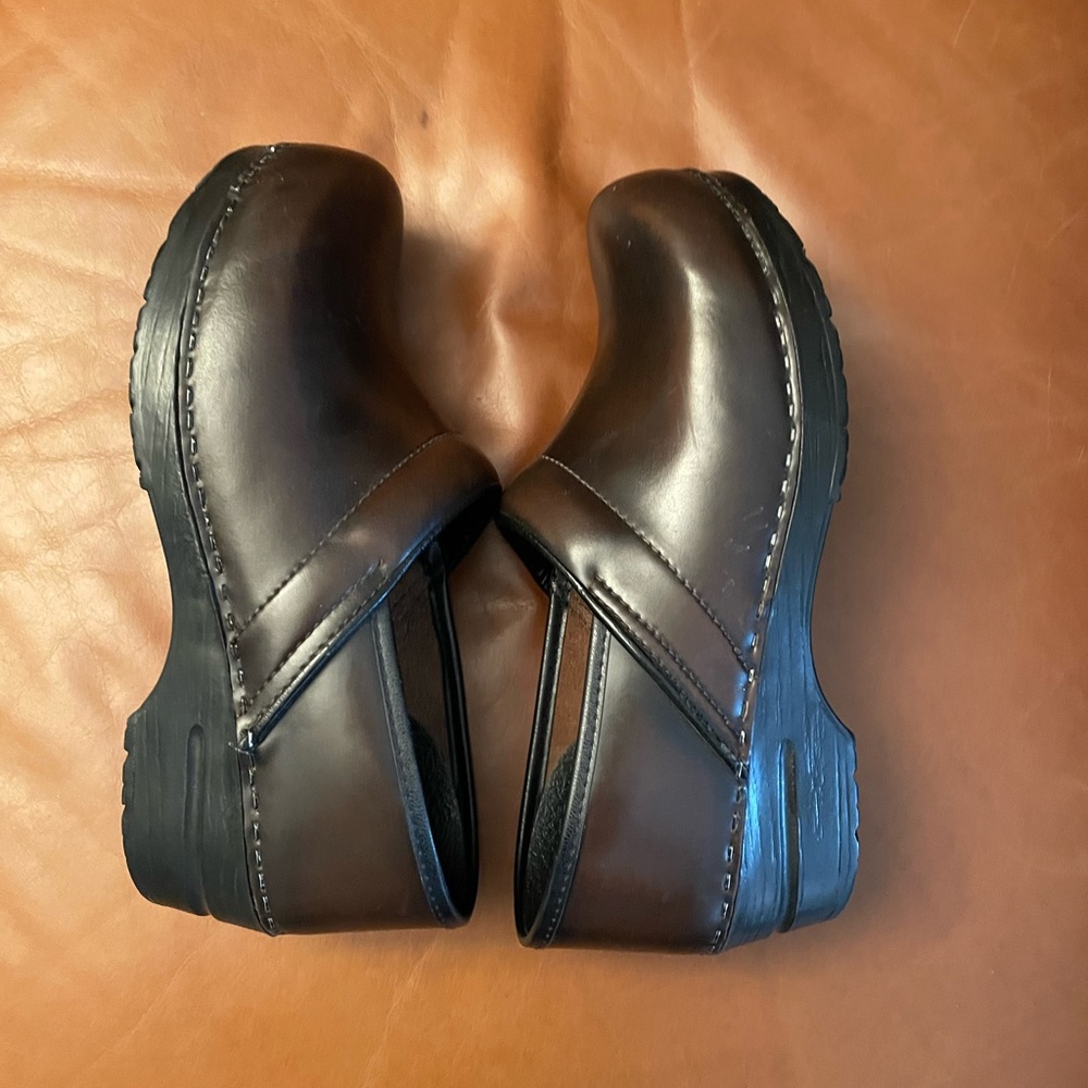 Dansko Clogs- Hardly Worn - image 3